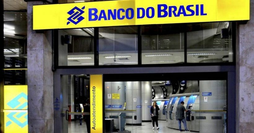 Banco do Brasil oferece conta, investimentos e cartões de crédito, como o Altus Visa infinite.