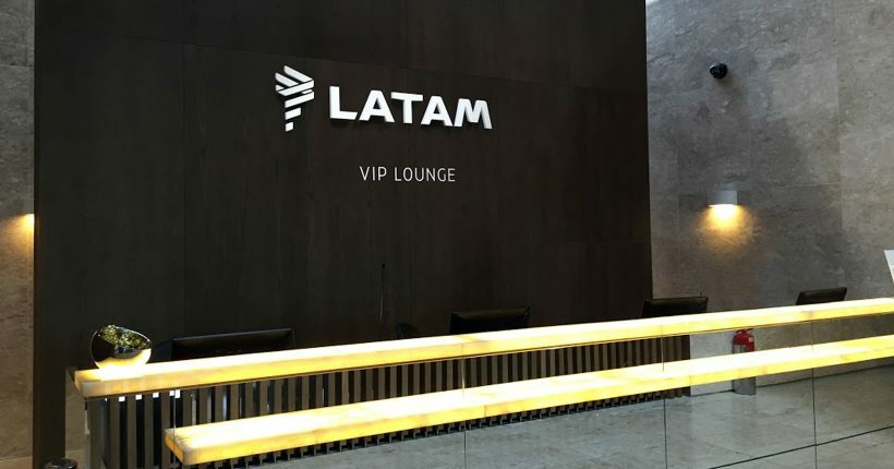 Recepção da Sala VIP Latam no Aeroporto de Guarulhos.